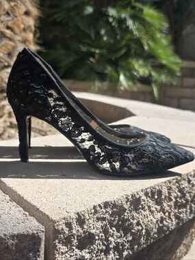 Karl Lagerfeld Black Lace Pointed Stiletto Pumps Size 7